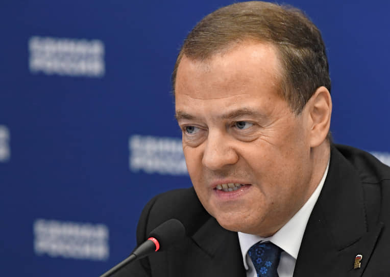 Медведев Трамптың Иранға ядролық қару жеткізу жайлы сұрағына жауап берді