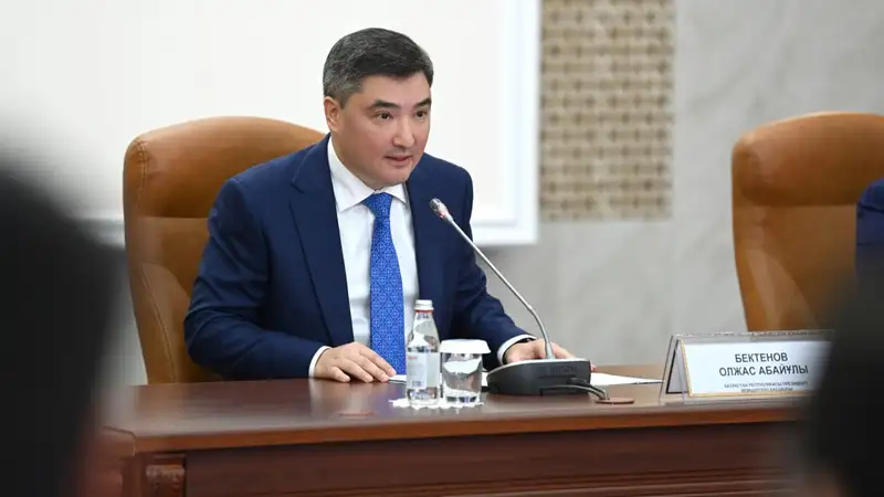 Жалған сертификаттар мен жұқпалы импорт: Бектенов үкіметі депутаттардың сауалына жауап беруден жалтарды