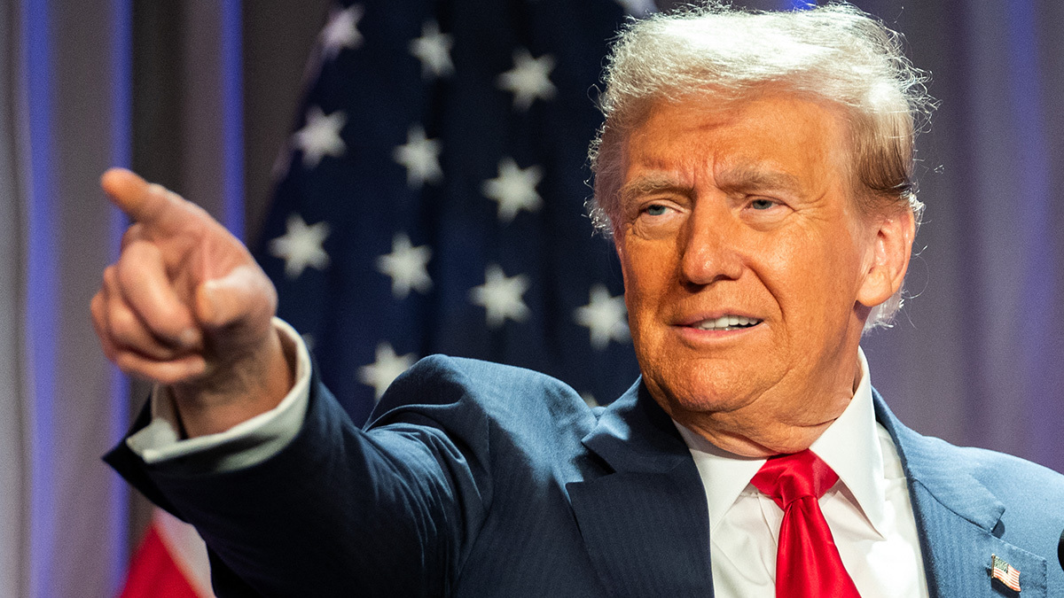 Трамп  тағы өзгерді: АҚШ Украинаға қару жеткізуді қайта бастайды
