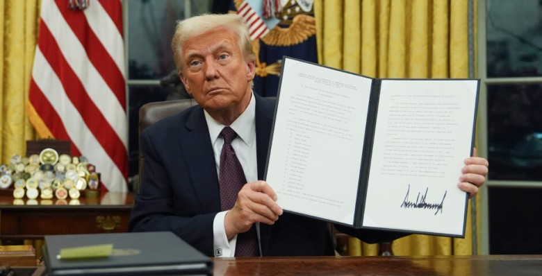 Трамп әкімшілігімен байланысты топ 175 америкалық шенеунікті «радикалды» көзқарастары үшін әшкереледі