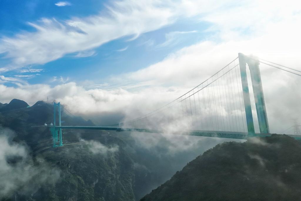 Қытай әлемдегі ең биік көпірді іске қосты