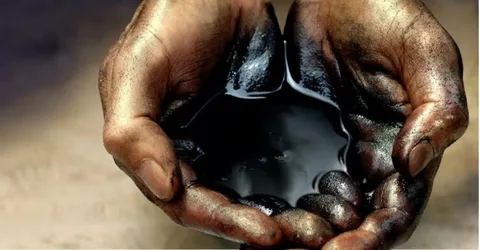 «Импорт арқылы экспортты алмастыру»: Ресей енді бензинді сырттан сатып алмақ!