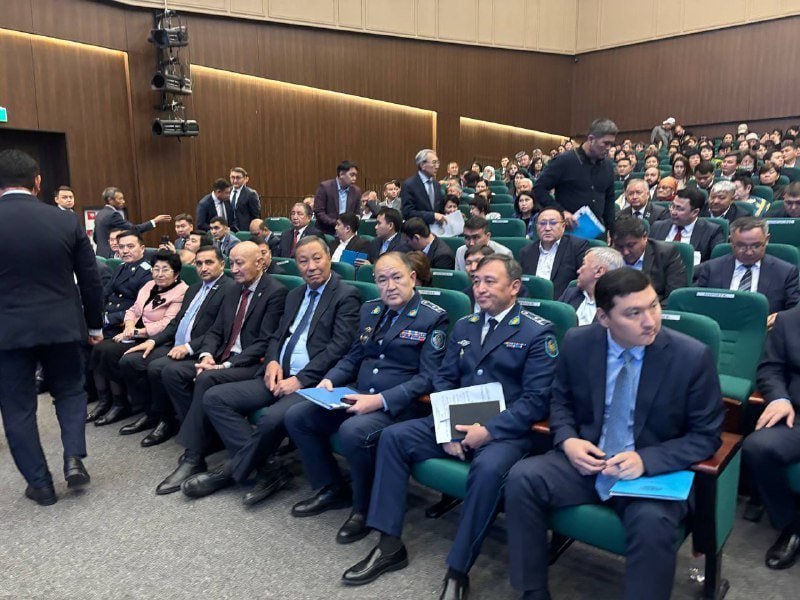 «Мұғалімдер, шығыңыздар!» — Алматы облысының әкімімен кездесу жанжалға ұласты