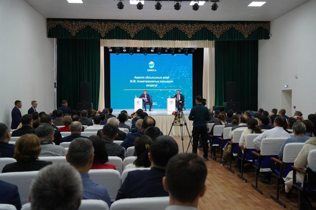 Ақмола облысының әкімі Марат Ахметжанов Егіндікөл ауданының тұрғындарымен кездесті