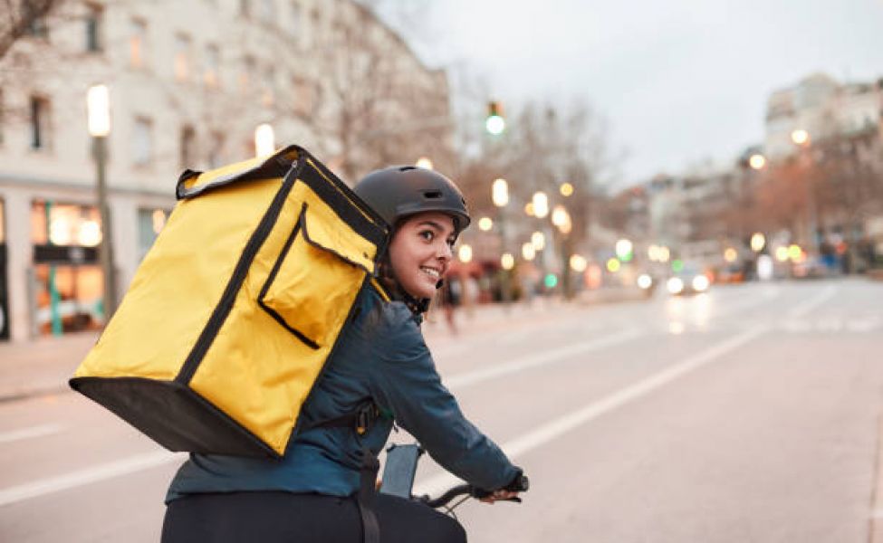 Неліктен жоғары оқу орнын бітірген түлектер курьер болуды таңдайды?