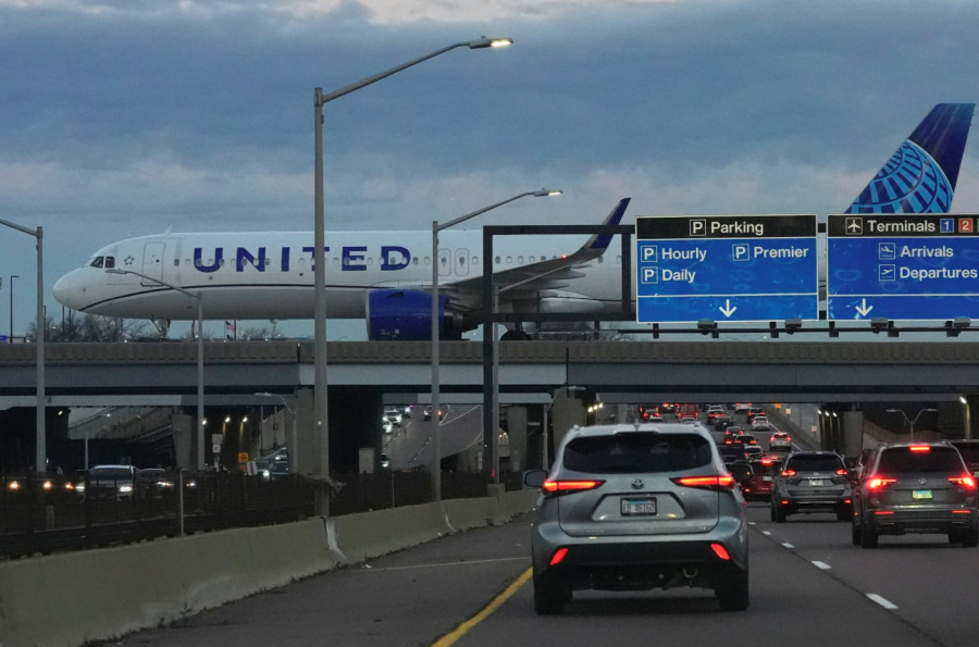 Дональд Трамп әкімшілігі елдегі әуе рейстерін қысқартуды бұйырды