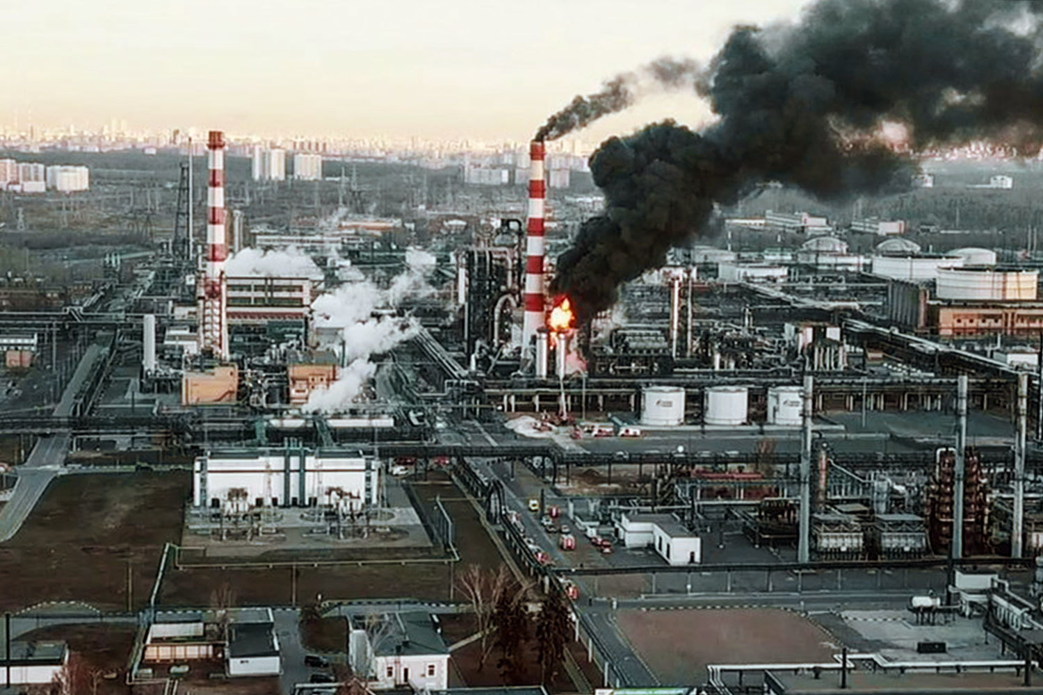 Украин дрондарының шабуылы: Волгоград мұнай өңдеу зауытының тоқтауы – Ресей экономикасы үшін жаңа соққы ма?