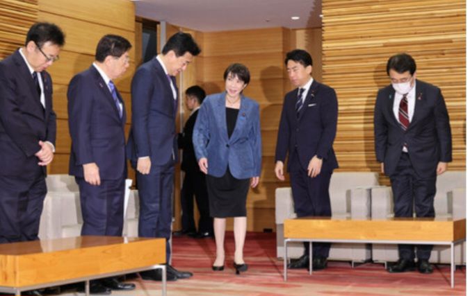 Жапонияда премьер-министр мен министрлердің жалақысы қысқартылады