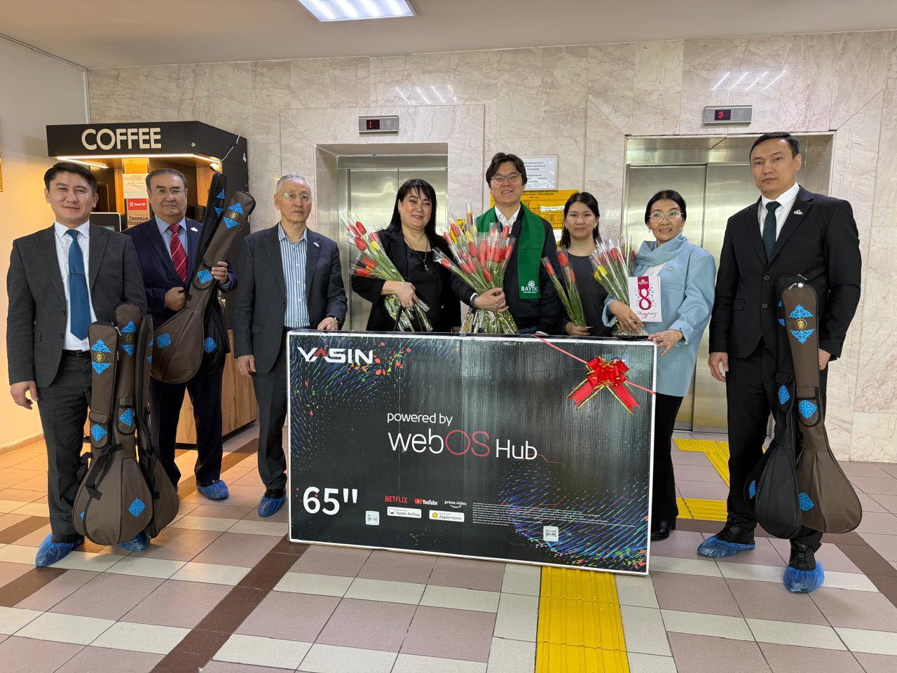 "Байтақ" партиясы қарттарды құттықтады