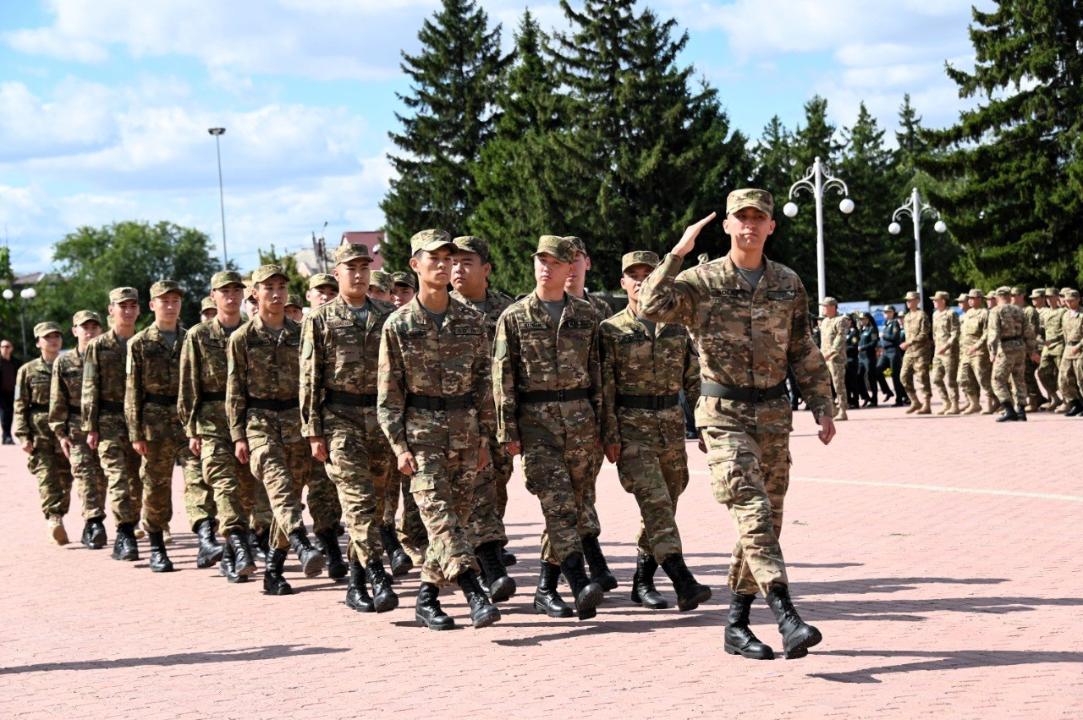 Қорғаныс министрлігінің "Сарбаз жолы" эстафетасын халық қызу қолдауда